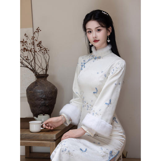 白色旗袍加绒加厚冬装刺绣改良新中式LSB4129 商品图3