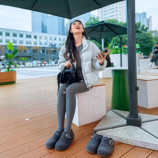 经典鲨女鞋2025年专柜新款灰色羊羔绒勃肯鞋毛毛鞋KW397-558011 商品图0