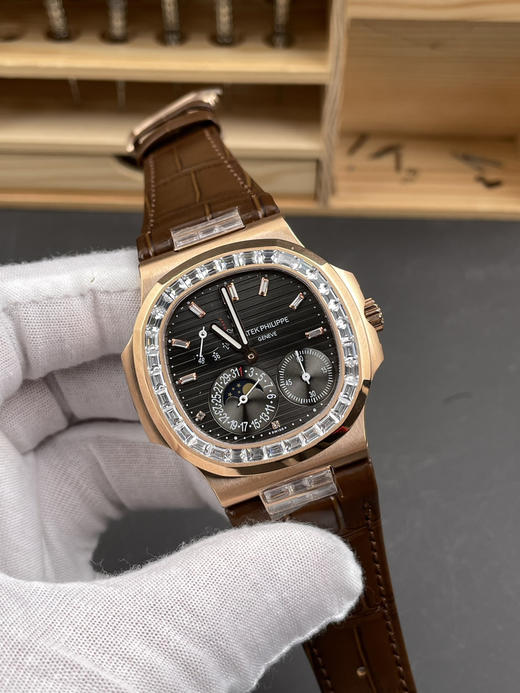 PPF百达翡丽5712GR，5724“钢王之王”震撼出道！超一体机Cal.240 PS IRM C LU。全机芯零件265个，机芯宝石同色原装一色鸽子血，平面游丝，21600每小时振汤次数❕❕❕ 商品图1