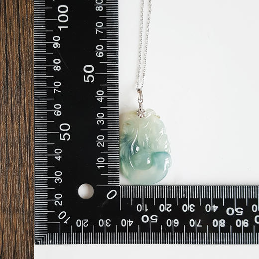 【天然正品】A货翡翠AU750白金镶天然糯冰种飘蓝花福贝翡翠吊坠项链42.8*22.7*5.9MM （皆取最大值）女士 021225NJM14特价：780 商品图2