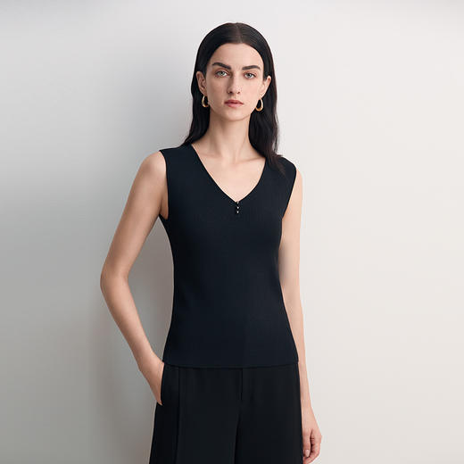 EITIE爱特爱V领无袖套头设计简约时尚百搭针织衫8501203 商品图3