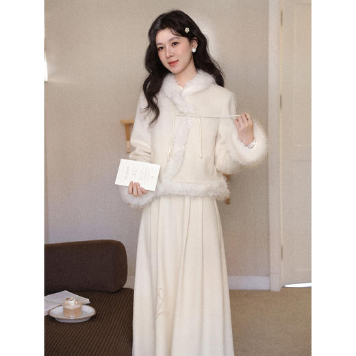 鹿向南「花影云栖」新中式高级感杏色外套女秋冬独特漂亮短款上衣 商品图3