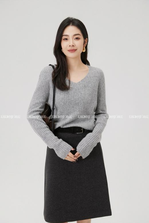 【门店同款】ENJOY冬季“暖冬软糖”V领闪片针织上衣 168044082 商品图0