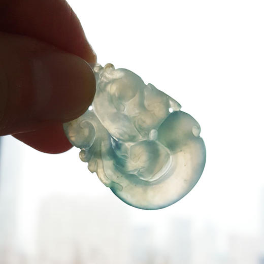 【天然正品】A货翡翠AU750白金镶天然糯冰种飘蓝花福贝翡翠吊坠项链42.8*22.7*5.9MM （皆取最大值）女士 021225NJM14特价：780 商品图9