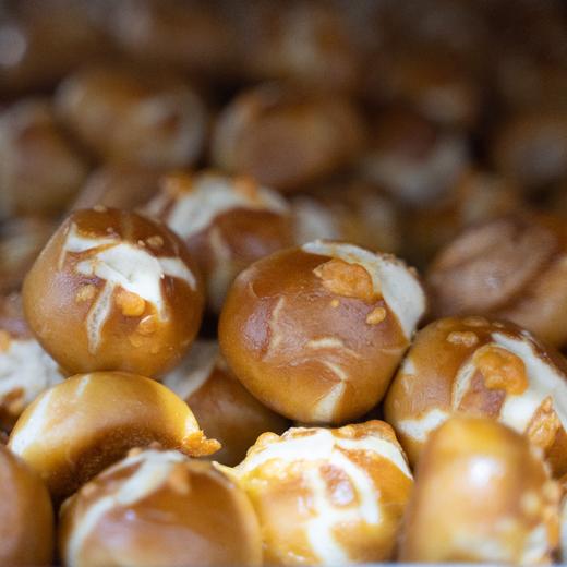 🥨三种口味碱水球 （内含芝麻、车打芝士、海盐3种口味）【奶素】Mini Laugen Roll Set 商品图0