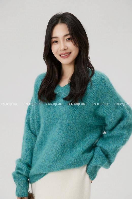 【门店同款】ENJOY冬季“暖冬知性”V领拉毛针织 168099729 商品图6