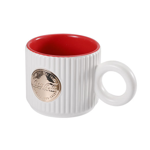 GE-CK25AW-DM2 可口可乐联名款徽章马克杯（奶霜白） 商品图1