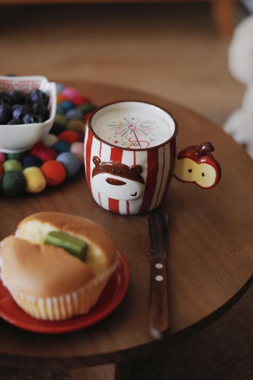 【圣诞小熊杯碟】釉下彩手绘+3D浮雕的苹果熊治愈杯碟，连苹果籽都闪着釉光WD 商品图1