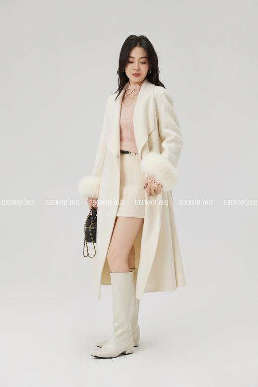 【门店同款】ENJOY冬季“暖冬软糖”翻领狐狸毛袖大衣 167948101 商品图12