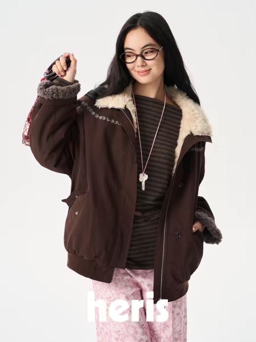 heris/H54107/蓬松羊羔毛内胆 花簇藤蔓刺绣 立领花苞派克棉服 商品图1