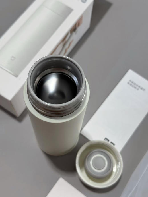 正品小米316不锈钢保温杯 316L奥氏体不锈钢内胆 出门放包里很方便，白色超美，买来送人也很合适 
500ML 商品图10