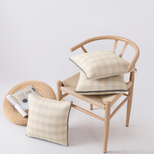 無印良品 亲肤棉抱枕被MJ-XJ25-01折叠：40*40cm   展开：105*150cm 商品图1