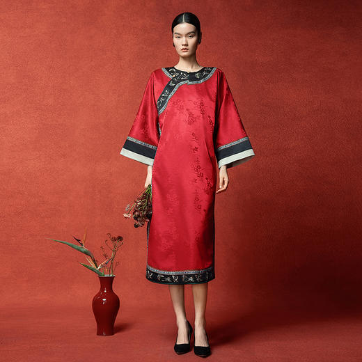 【林栖设计小店】恭王府联名|改良氅衣真丝缎绣花2026早春新款连衣裙女1961231 商品图8