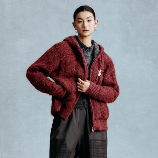 GOODBAI 冬季新款格纹拼接扭花连帽保暖毛衣外套 商品图0