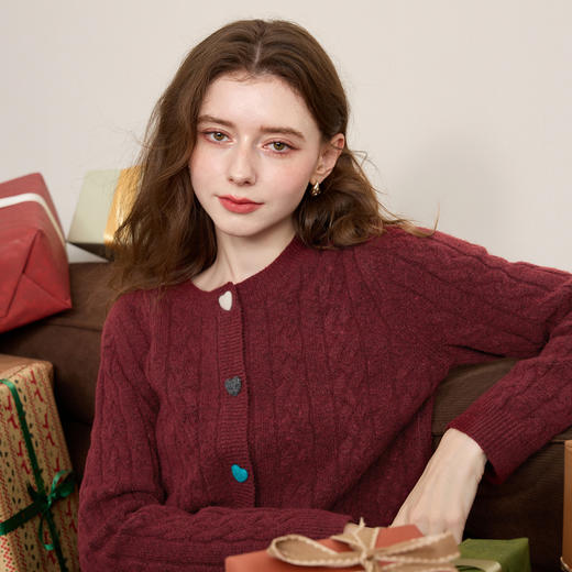 三彩2026春季新款绞花外套开衫爱心纽扣针织衫圆领毛衫复古M 商品图2