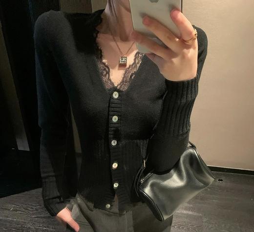 【CosAcosB 温柔气质v领蕾丝拼接羊毛针织衫M9127】轻柔舒适 搭配神器 商品图3