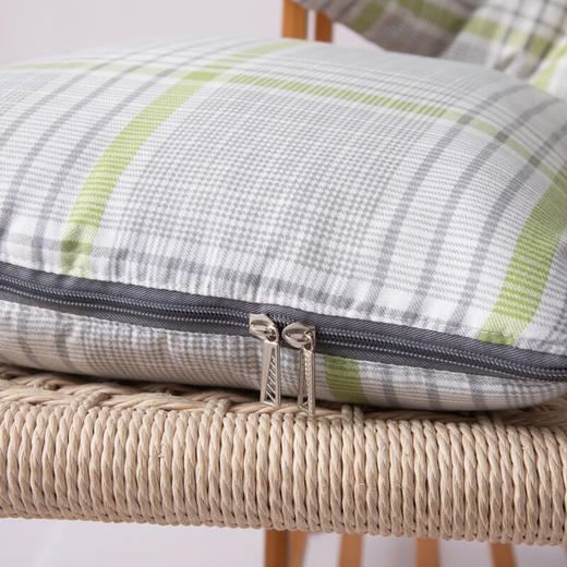 無印良品 水洗磨绒棉抱枕被MJ-XJ25-02折叠：40*40cm   展开：105*150cm 商品图8