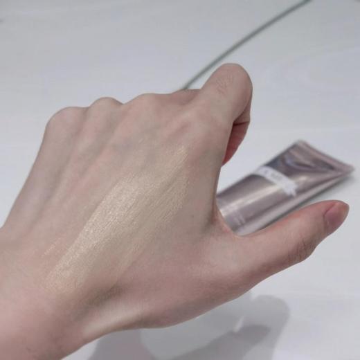 【买一送一】养肤+防晒+隔离❗️三合一 海蓝之谜鎏光修颜乳中样20ml*2  #02 #012   ✅上妆轻薄且服帖，隐匿毛孔，轻松遮盖瑕疵  ✅自带SPF30防晒值 商品图6