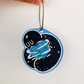 小黑泥丨拥抱地球亚克力挂件