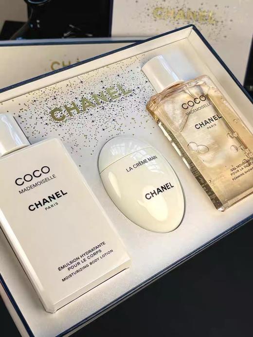 【圣诞元旦礼物】香奈儿巴黎香氛三/四件套升级圣诞限定礼盒手提袋 COCO可可小姐 巴黎之水200ml巴黎身体乳200ml鹅蛋护手霜50ml山茶花唇膜10g 商品图9