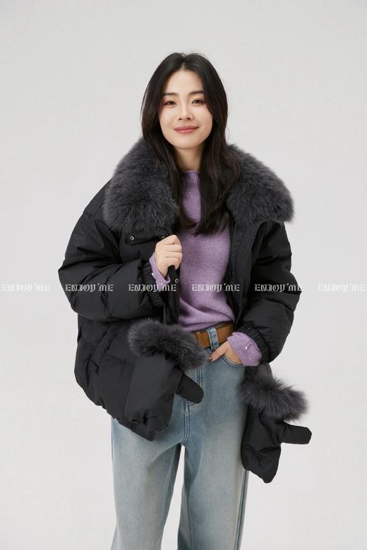 【门店同款】ENJOY冬季“暖冬知性”配手套狐狸毛羽绒服 167695326 商品图0