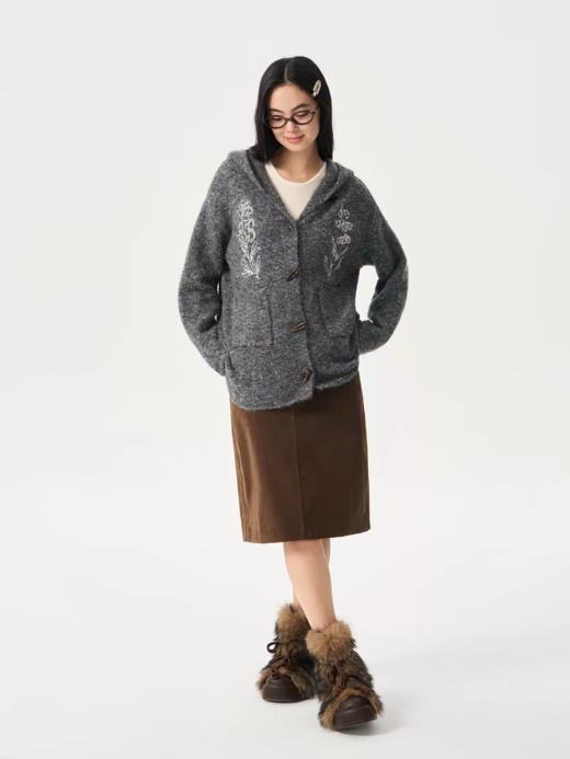 heris/H54101/‘香草花园’刺绣 牛角扣门襟 连帽毛衣开衫 商品图2