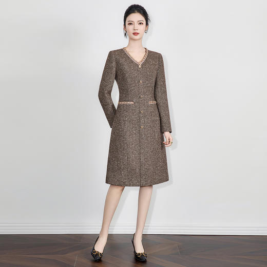 「高货wl」全新升级【铂金会员358/天猫479/差价121】(05912)洛诗琳2025秋冬气质小香风金线人字纹羊毛呢镶钻领连衣裙 商品图0