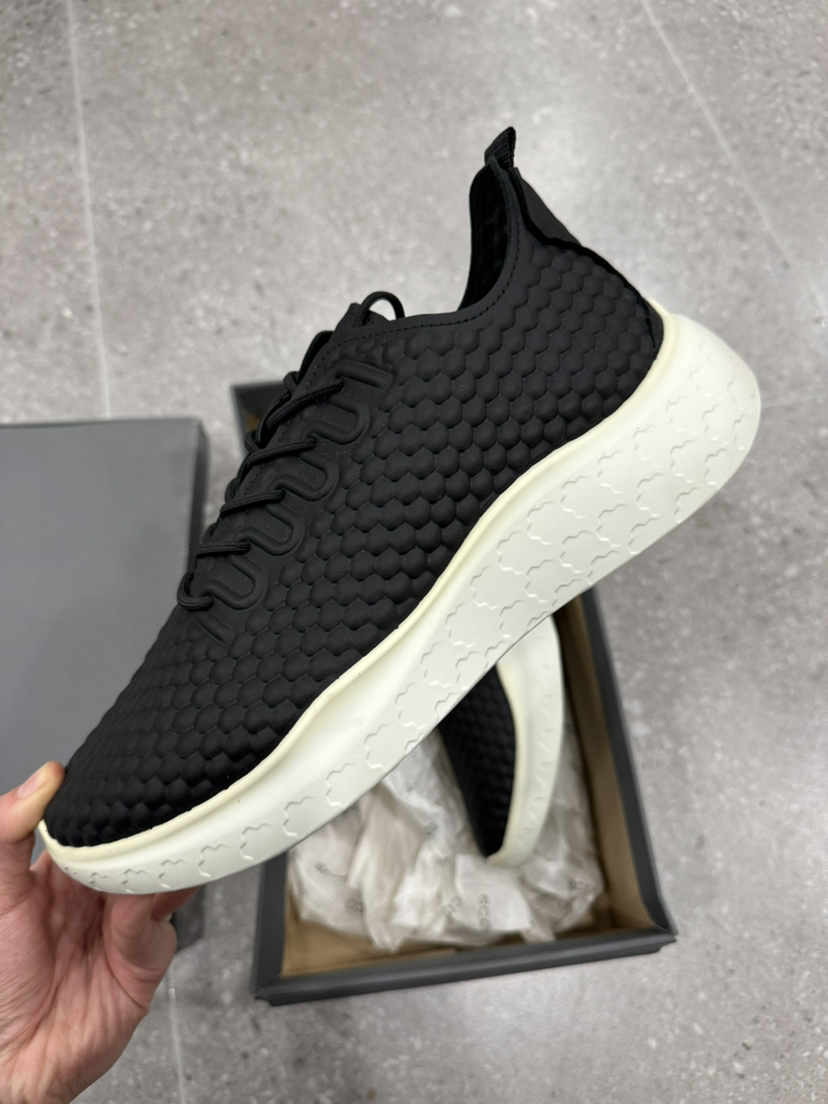 正品 ecco爱步 Therap 轻便舒适 低帮 跑步鞋 男款 黑色 全新鞋盒破损 尺码41码0479