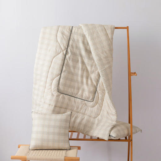 無印良品 亲肤棉抱枕被MJ-XJ25-01折叠：40*40cm   展开：105*150cm 商品图4