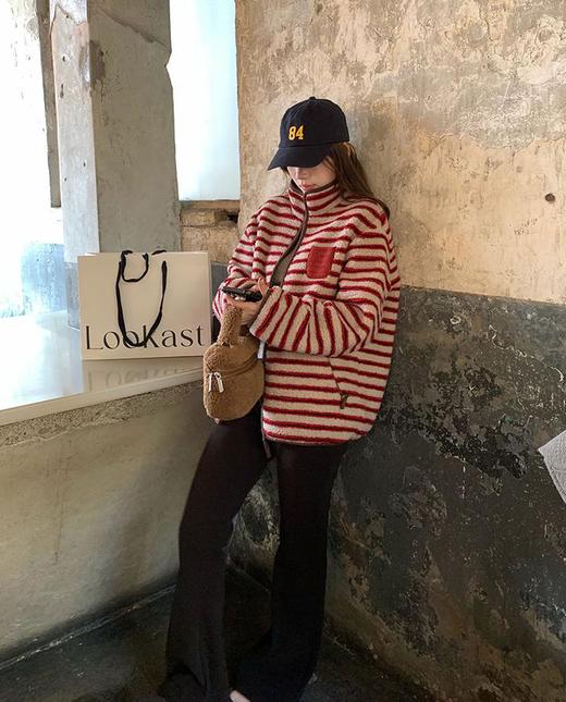 ♥️圣诞限定❗️闭眼冲的冬日外套🔥【AUChris莓莓榛果派羊羔毛针织拼接小口袋宽松厚外套AUC120203】💖双色百搭还抗冻❗️软fufu裹住整个冬天！ 商品图1