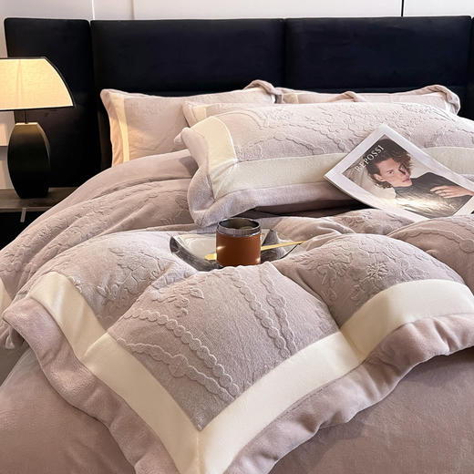 一套8.4斤+ A类秋冬牛奶绒四件套加厚立体雕花绒保暖被套罩冬季双面绒床上用品 商品图1