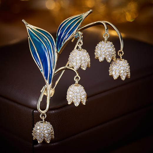 珐琅铃兰花高档镶锆石精致胸针，小众设计感花卉旗袍外套胸花别针LY-M-248 商品图0