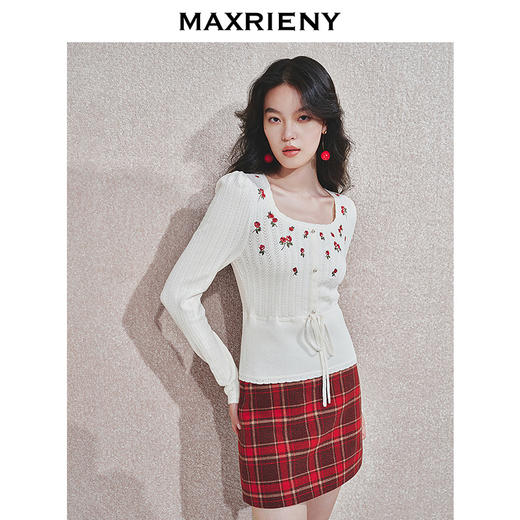 MAXRIENY【商场同款-节庆穿搭新年红】MAXRIENY玫瑰绣修身针织衫女(货号:MC85SW787) 商品图2