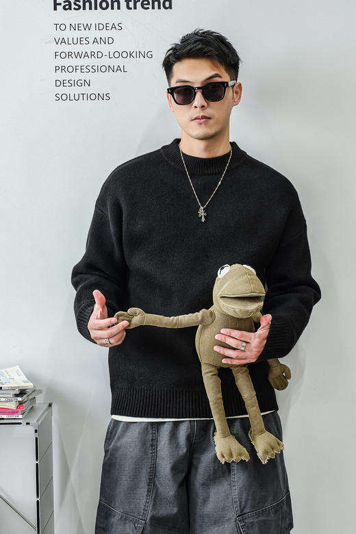 徐太浪【休闲通勤 基础款】黑色毛衣男秋冬新款内搭打底针织上衣 商品图4