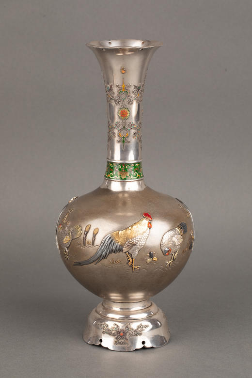 独角鹿西洋古董1880年代日本明治时期出品卷叶纹及东方雄鸡主题珐琅彩绘装饰传统色金银雕花瓶一对 商品图2