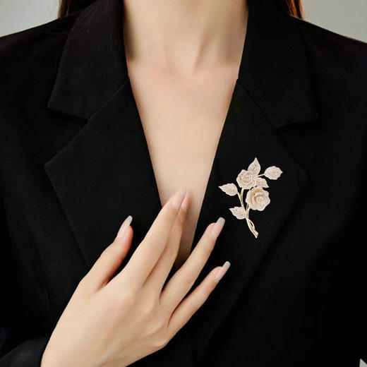 高级感重工微镶锆石玫瑰花胸针，优雅轻奢花束别针时尚西装大衣配饰LY-F-065 商品图3