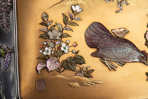 独角鹿西洋古董1880年代日本明治时期出品紫藤花蝶纹珐琅彩绘装饰雅菊雄鸡主题金地芝山镶嵌银雕木胎珍宝匣 商品图7