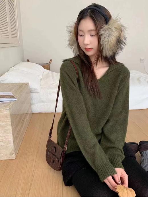 D121033冬季新款法式极简风高端羊毛翻领百搭V领针织衫 商品图3