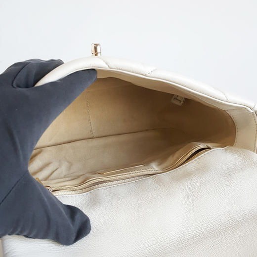 【95新】CHANEL香奈儿19BAGAS1160B0338610601小号白色金扣19BAG单肩手提斜挎包女士 171125NJS01 商品图9