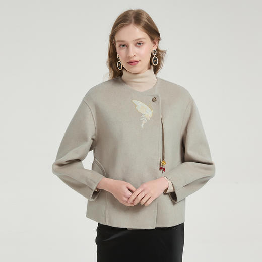 QH969斯尔丽2025秋冬新款轻国风绣花流苏双面呢大衣短款羊毛大衣 商品图0