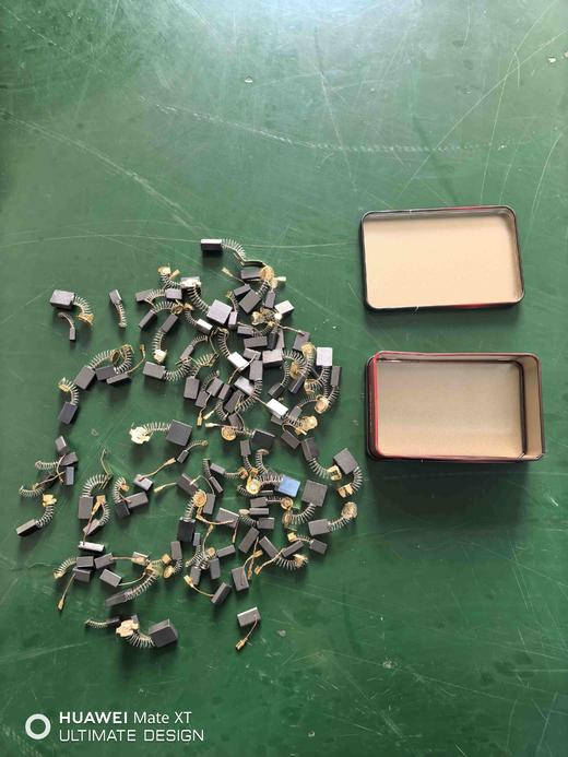 【货号07932】铁盒混装电动工具碳刷电刷100只装100PC角磨机手电钻电锤电镐切割机电圆锯碳刷 商品图8