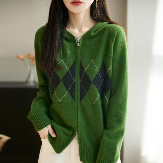 纤束马浣熊绒菱形格连帽开衫NG-2168 | 传递出复古文艺的英伦气息，是时尚界的永恒经典 商品图6