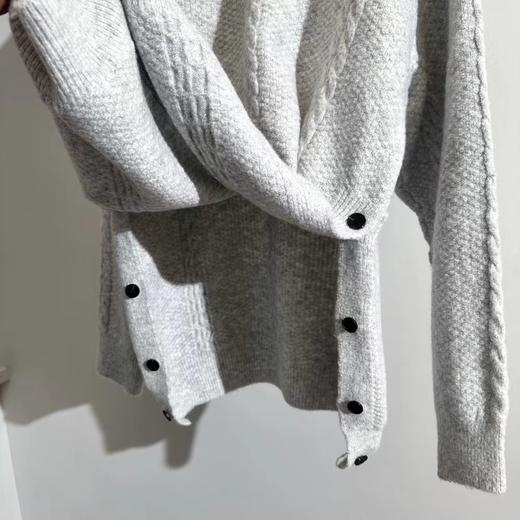 D121011秋季新款下摆纽扣设计百变穿搭软糯舒适圆领毛衣 商品图6