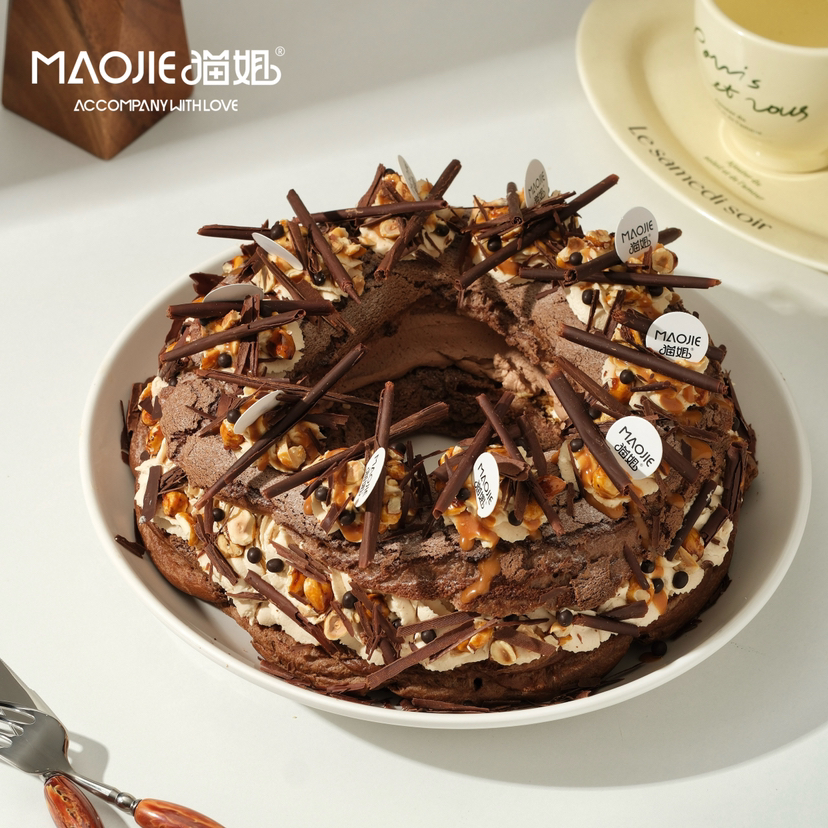 英式费列罗焦糖榛子生巧泡芙蛋糕切块