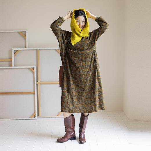 绽放841朵/复古细条灯芯绒圆领宽松长袖连衣裙女新款百搭A字长裙 商品图1