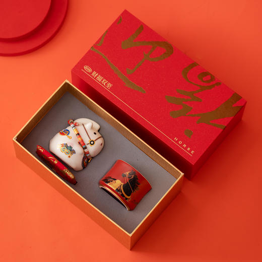 【一群朋友】2026 骐骥驰聘·一马当先暴富马礼盒 商品图4