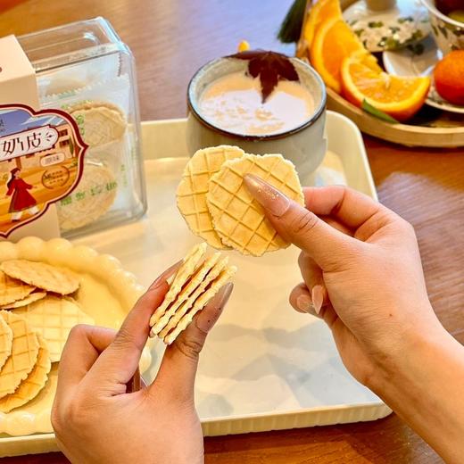 西遇果果家的烤奶皮  融合烤香与奶香，口感层次分明，外层酥脆，内层软糯  高钙奶皮，钙含量818mg/100g（牛奶的8倍） 商品图3