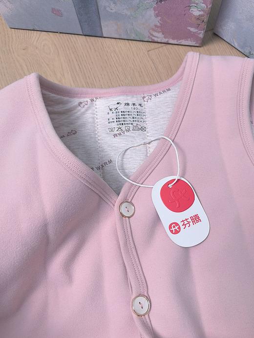 【芬腾儿童同款绵羊毛保暖马甲】全国都开始大幅度降温了 上学怕冷的宝贝们有福了 一件绵羊毛马甲三层加厚 给男宝，女宝穿在校服里太合适了-NYFS 商品图8