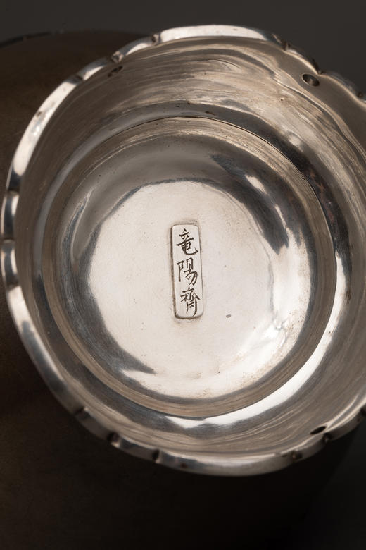 独角鹿西洋古董1880年代日本明治时期出品卷叶纹及东方雄鸡主题珐琅彩绘装饰传统色金银雕花瓶一对 商品图10