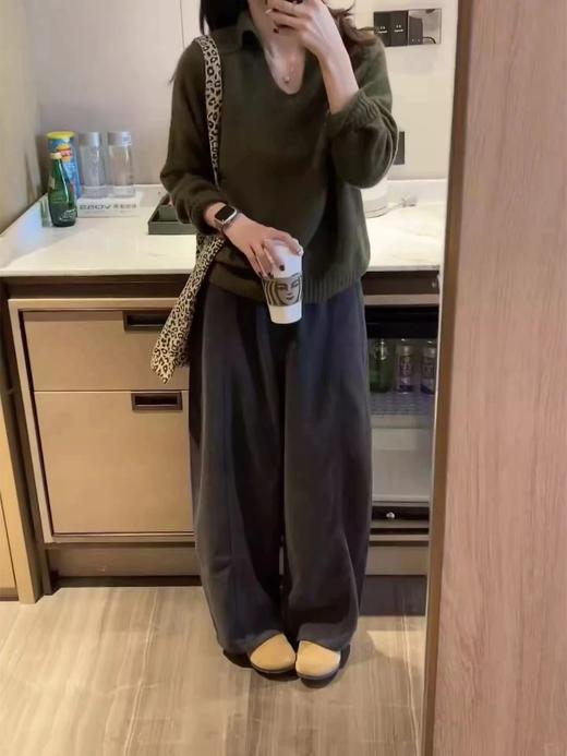 D121033冬季新款法式极简风高端羊毛翻领百搭V领针织衫 商品图6